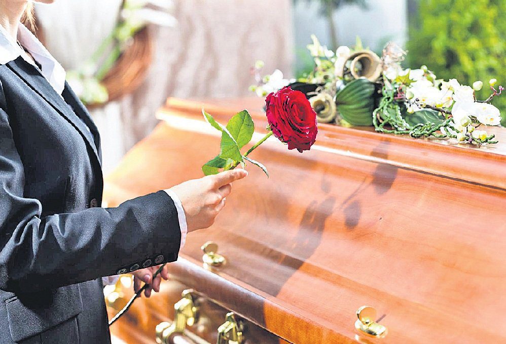 10 THINGS NOT TO DO AT A FUNERAL